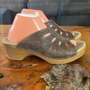 Dansko Sheri Clog Sandals Womens Brown Leather Size 42 US 11.5 Embossed Floral